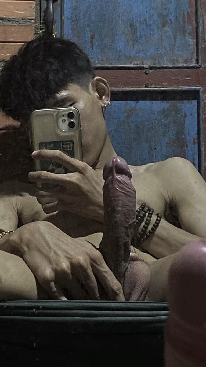 22Zem's tweet photo. ក្បាលធំ ទំនងញ៉ាំអត់ 👅

ចង់មានអូនៗមកបៀមឲ្យដល់ផ្ទះ 😜💦 https://t.co/DdFpCLNny6