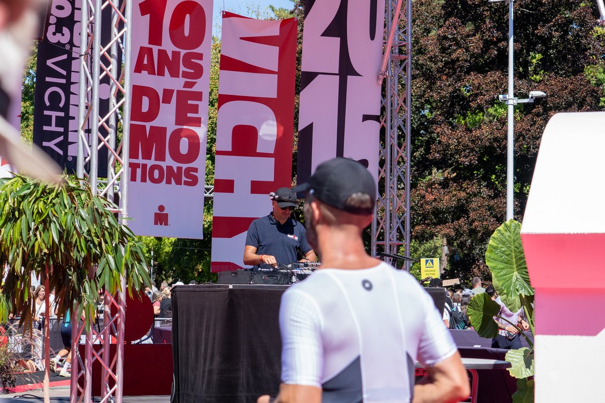 [#Triathlon] 🎉 10 ans de succès pour l'IRONMAN 70.3 Vichy ! ☀️ 2500 athlètes se sont dépassés grâce au public et aux bénévoles. Un spectacle inoubliable pour une course classée parmi les plus belles du monde ! 🏅