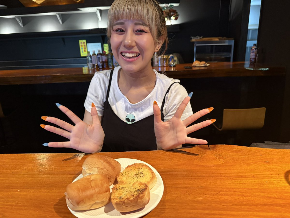 maripi_kitchen's tweet image. 8.23 #桐生VAROCK にて
#Hideout ありがとうございました🎉
今回も楽しいイベントで最高でした✊！

マリピパン今回も美味しいって言ってもらえてほんとに嬉しいです！
色んな人に食べて喜んでもらえるようにこれからも頑張ります！🥐

イベント詳細などはこちら！！💁‍♀️
@alr_2020_of