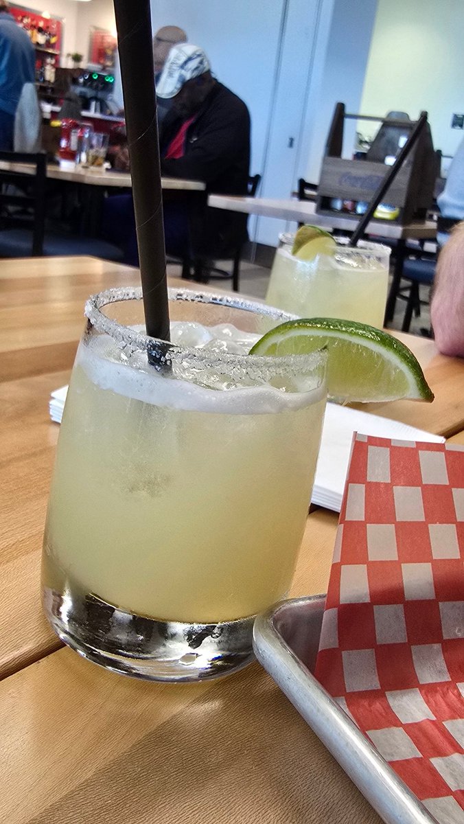 Brrrrr pre vacation airport margggsss. With 
<a href="/drako4141/">Drako Darkrose @mp25</a>