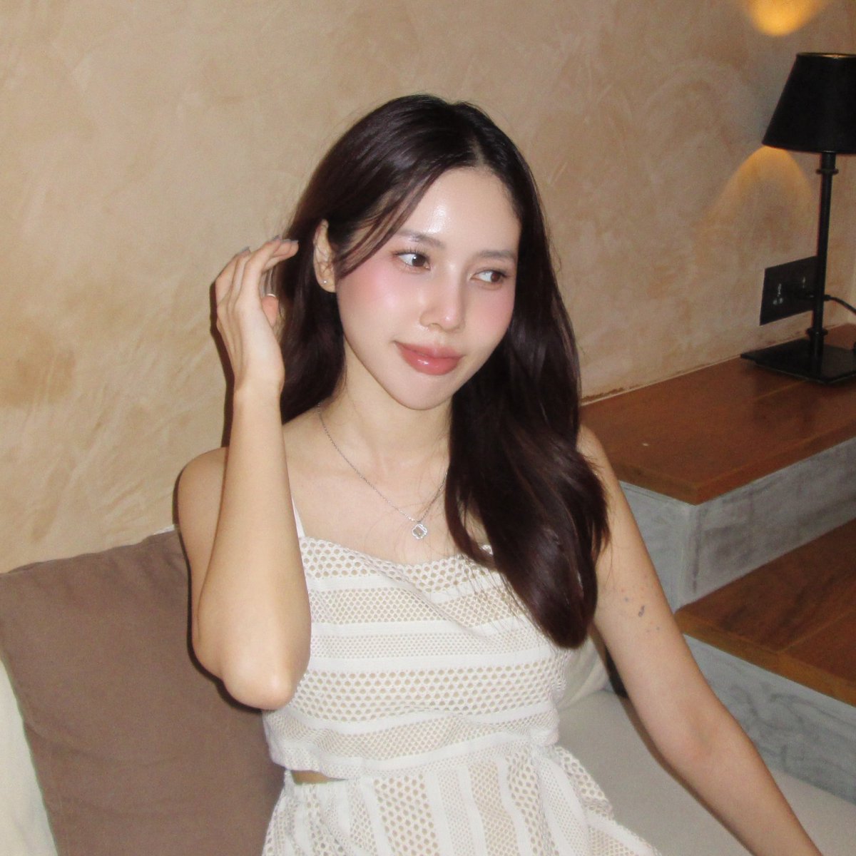 mychanita's tweet photo. สดๆร้อนๆเลย เพิ่งไปตัดผมมาอาทิตย์ก่อน แล้วช่างคือให้ทริคเยอะมาก บางอันคือว้าว มันได้จริงหรอคะพี่ แต่พี่เค้าก็ทำให้ดูเลยแล้วแบบ ปึ้งจบ ออกร้านมาผมสวย ผมหนากว่าเด��ม 

ก่อน                                                 หลัง https://t.co/yl0ztgQKAh