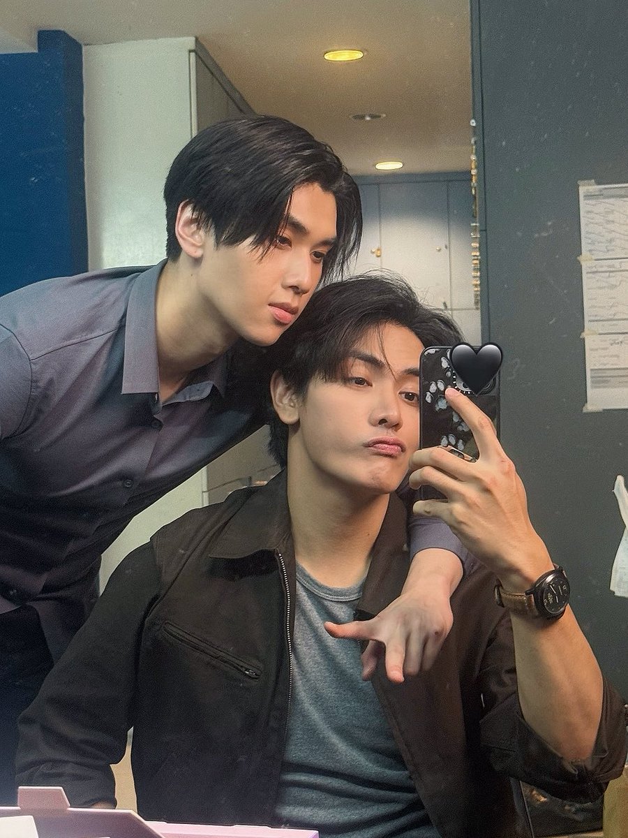 Dare You To Death ไขคดีเป็น เห็นคดีตาย (@dareyoutodeath) on Twitter photo GOOD NIGHT ✌🏻
(หน้ากระจกเหมือนกันแต่อันนี้มีคนคุม 😗)
#DareYouToDeathQ2
#DareYouToDeath
#GMMTV GOOD NIGHT ✌🏻
(หน้ากระจกเหมือนกันแต่อันนี้มีคนคุม 😗)
#DareYouToDeathQ2
#DareYouToDeath
#GMMTV