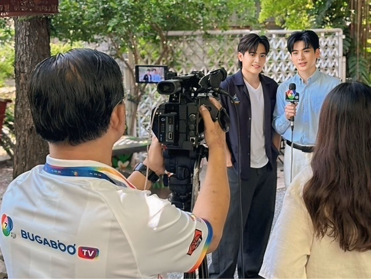 ตะลุยเบื้องหลังกองถ่าย 
Q4 🎬
ซีรีส์ “อาการมันเป็นยังไงไหนบอกหมอ”
Lottery Doctor 🎬🩺

#อาการมันเป็นยังไงไหนบอกหมอ 
#lotterydoctor
#บอสตั้นคัท
#แคมป์จิมมี่
#Ch7HDDramaSociety
#Ch7HDEntertainment
#Ch7HD
#bl