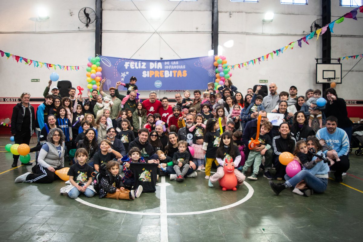 sipreba's tweet photo. 🎈Juegos, risas, equipo, sorpresas, música, abrazos: lo que nos gusta compartir por el #DíadelasInfancias 🪁

🎉 La fiesta para #SiPreBitas incluyó  show de Koufequin y un regalo junto a @abuelasdifusion porque la infancia es identidad, familia y colectiva.

🩵 ¡Gracias! https://t.co/m3zDql9UPn