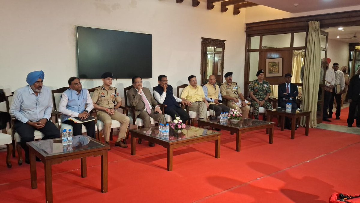 ndmaindia's tweet image. Honorable Union Home Secretary Shri Govind Mohan engages with Aapda Mitra volunteers in Punjab, discussing disaster preparedness &amp;amp; response strategies. A step towards building resilient communities! #AapdaMitra #DisasterManagement