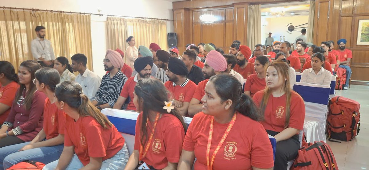 ndmaindia's tweet image. Honorable Union Home Secretary Shri Govind Mohan engages with Aapda Mitra volunteers in Punjab, discussing disaster preparedness &amp;amp; response strategies. A step towards building resilient communities! #AapdaMitra #DisasterManagement
