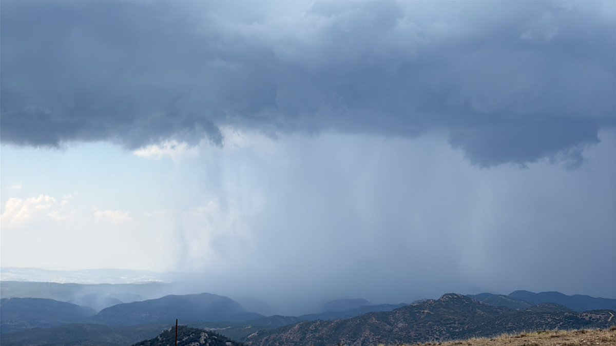 benihunter_'s tweet photo. Algunas tormentas se habrán formado esta tarde en el Xiva de Morella #Castellon 

@Valencia_WX @AEMET_Esp https://t.co/A6R6MG6Pz9