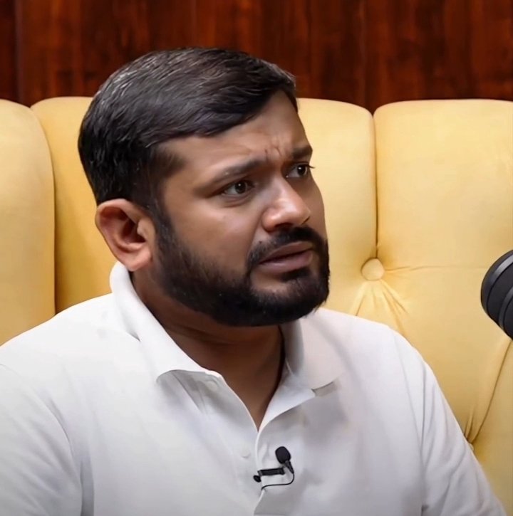 CommonBS786OM's tweet image. शुभांकर मिश्रा - कन्हैया कुमार उमर खालिद और शरजिल इमाम को सपोर्ट करते हैँ???

कन्हैया - अगर वो दोनों संविधान के पक्ष की बात करते हैँ, देशहित में बात करते हैँ तो सपोर्ट है उनको.

शुभांकर - लेकिन शरजिल ने तो देशविरोधी बयान दिया था, वीडियो है.

कन्हैया -वीडियो तो मेरा भी था, वो क्या…