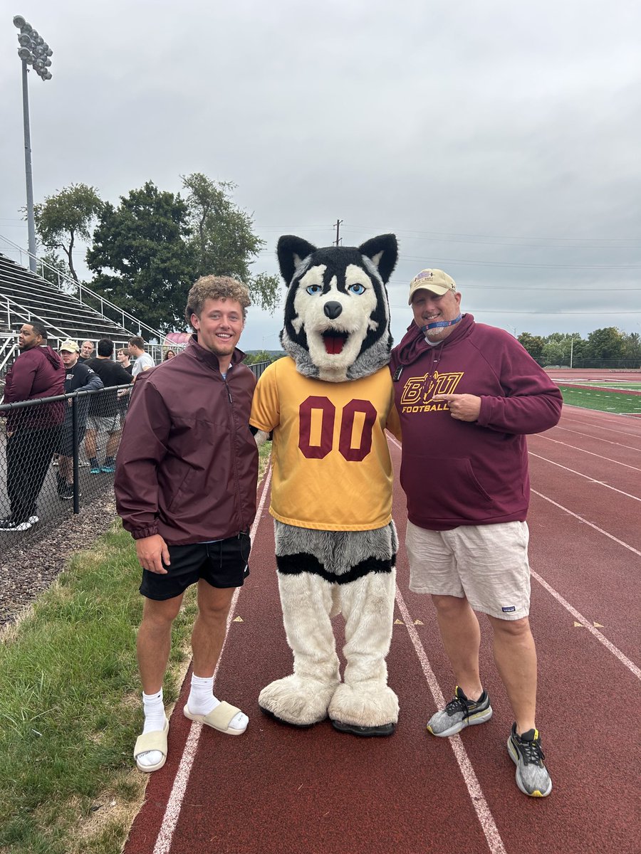 kahn_gl's tweet photo. @GavinBastian1 @BloomUFootball @KahnJoe @matt_wenrich another Great One outta Selinsgrove! #FeartheDog #GoHuskies https://t.co/vMbyfWeHey