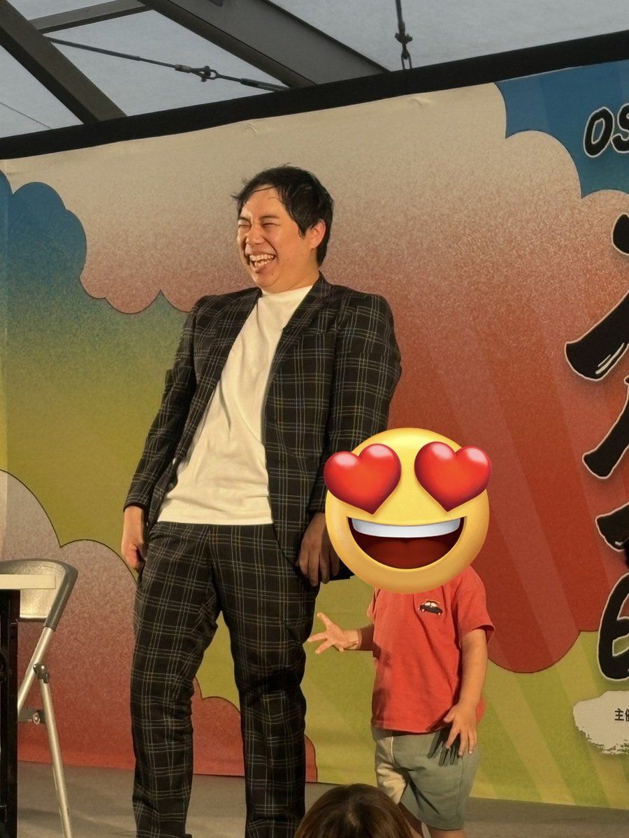 makupote_'s tweet photo. お昼は整理券家族全員分取れんくて詰んだ…ってなってたけど、周りの人が優しくて声掛けてくれて見れなかったパパにも共有できて良かった😊優しい世界〜ありがとうございました〜！
生監査ヤバすぎるぅ〜うまいんかぁぁい！
(大きくなったらそしの音楽ライブも行こうね☺️)
 #せいやの出張監査 https://t.co/XzzcB2lN3n