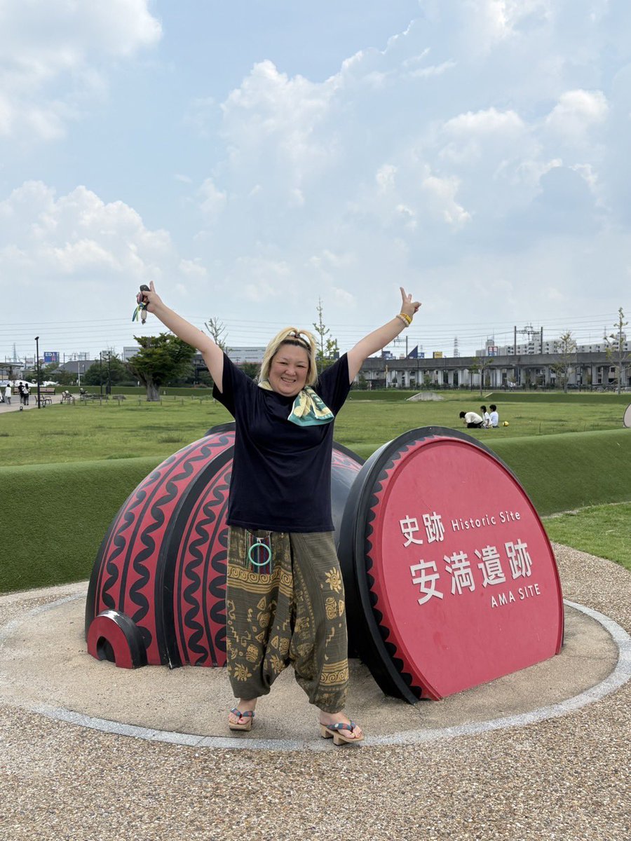 槇原敬之さま 

私ただのわえは マッキーの出身地
大阪高槻で きちんとふざけながら
宇宙絵をみんなに見てもらいました 
高槻 はにわ良いとこです🥰🩷

また高槻でやります🩷
いつかマッキーに私の絵見てもらいたいです そしてジャケットに✨️
よろしくお願いします📣