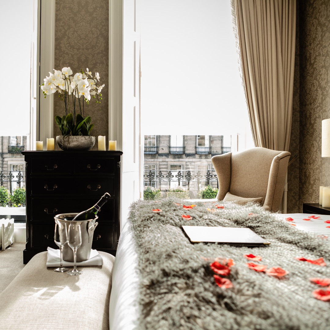 Whisk your love away to hidden tranquillity in Edinburgh’s New Town… Candlelit turndown with rose petals, champagne on ice, indulgent chocolate truffles, and breakfast for two, every detail at Nira Caledonia is designed to celebrate your occasion.