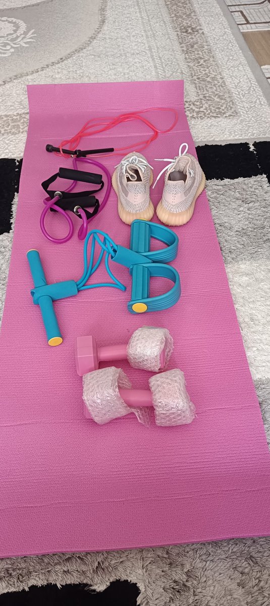 shitoptio30n's tweet photo. Starting daily routine.. 
Healthy lifestyle 🤗 https://t.co/q46S3UWfTL