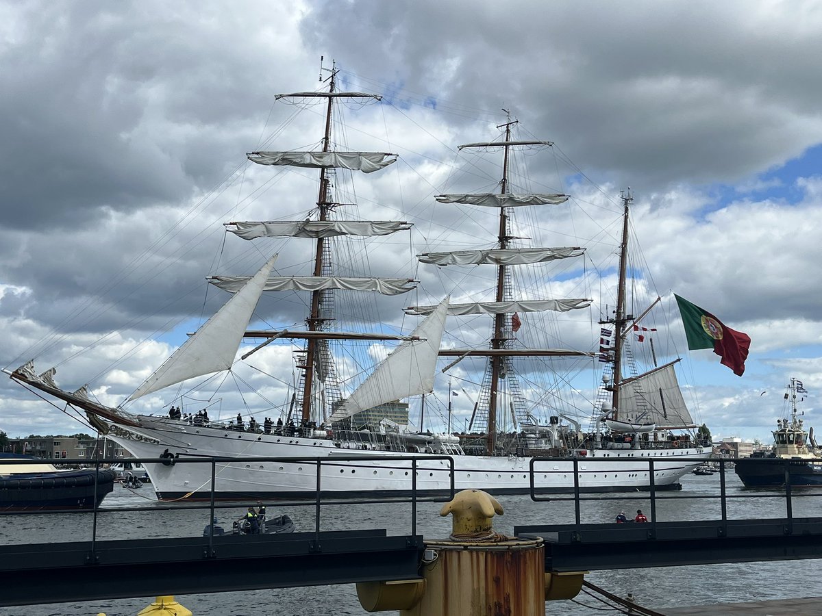 maaikewalters's tweet photo. ⛵✨ SAIL Amsterdam 2025 ✨⛵
Uniek, gezellig, prachtig én massaal. 🌊
Wat een sfeer, wat een schepen, wat een stad! 💙

#SAIL2025 #Amsterdam #KPNVerbindtSAIL #MakeAWave https://t.co/QmQaJSLIVz