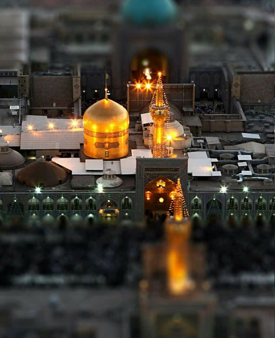 روی دیوار قبر من با گِل،
بنویسید السّلامُ علیٰ
حَجَهٌ‌الاغنیاءِ والفقرا،
انت فی قلبنا امامِ رضا...
#ایران_امام_رضا