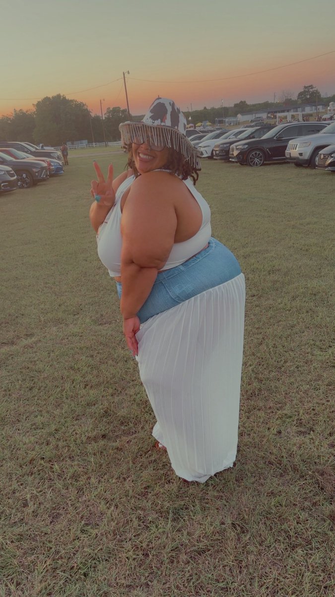 _TACampbell's tweet photo. I came to Dallas for the weekend and had a mf time! I love it here 🥰 #AshArmy https://t.co/Tv4mEQqJ4T