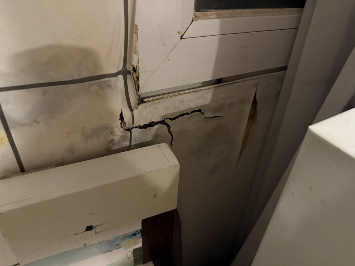 YZY_B's tweet photo. @bookingcom can you help having a support on this aweful apartment we’ve booked on booking ? https://t.co/XjlOVg7j5m