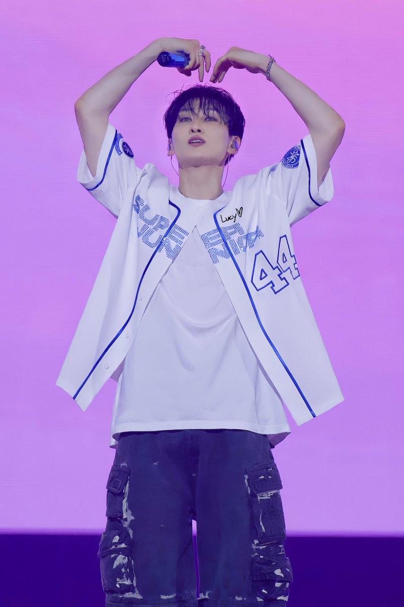 diary1300's tweet photo. 250824 SUPER SHOW 10 IN SEOUL HD

😘😘😘😘😘

#은혁 #EUNHYUK #이혁재 #李赫宰 #ウニョク
#슈퍼주니어 #SUPERJUNIOR
#SUPERSHOW #SUPERSHOW10
#20th_Anniversary_TOUR https://t.co/z7aBNZl2DN