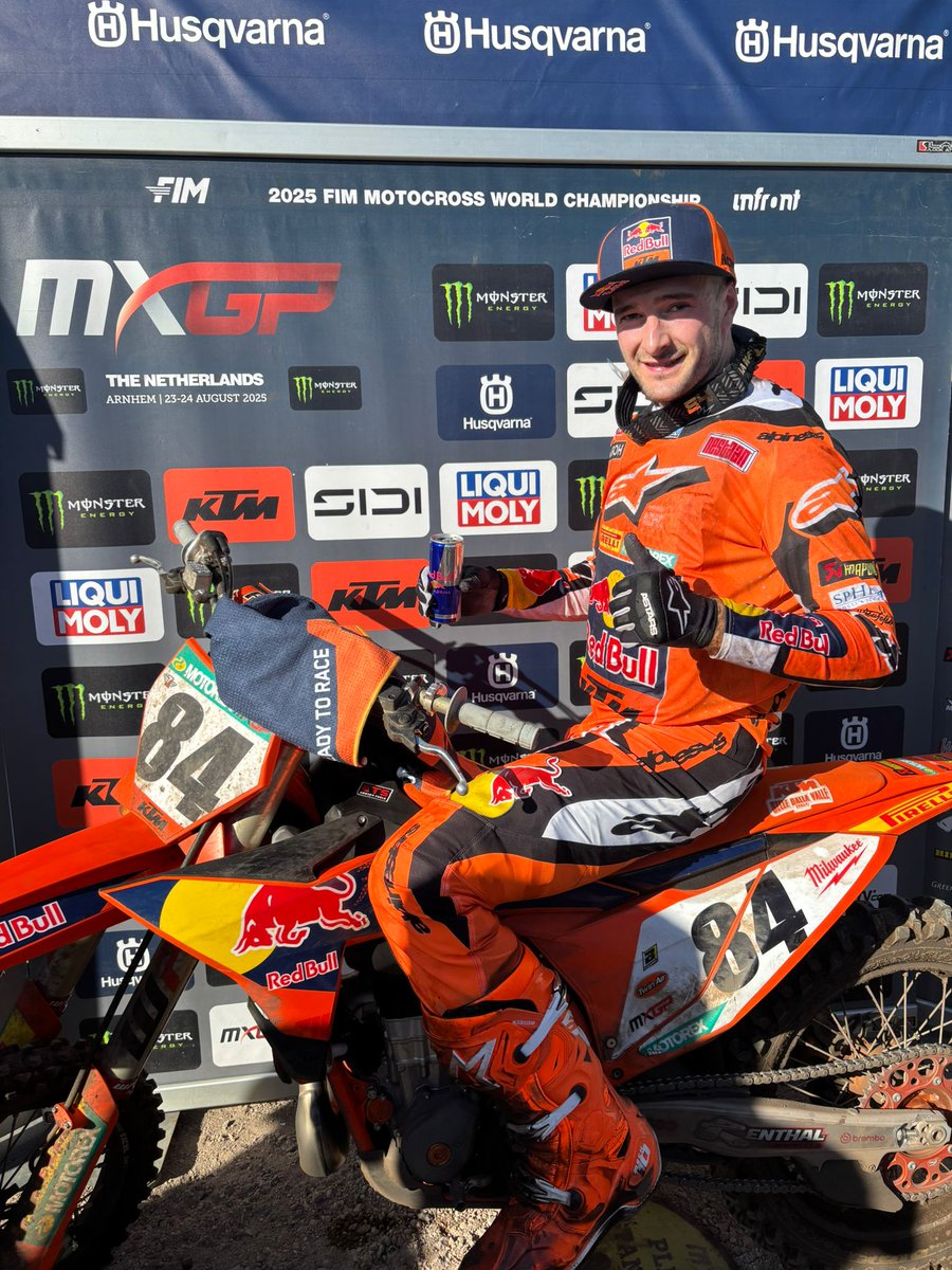 HAT TRICK for Jeffrey Herlings at home! 🇳🇱

#MXGPNetherlands #MXGP #MX #Motocross #Motorsport