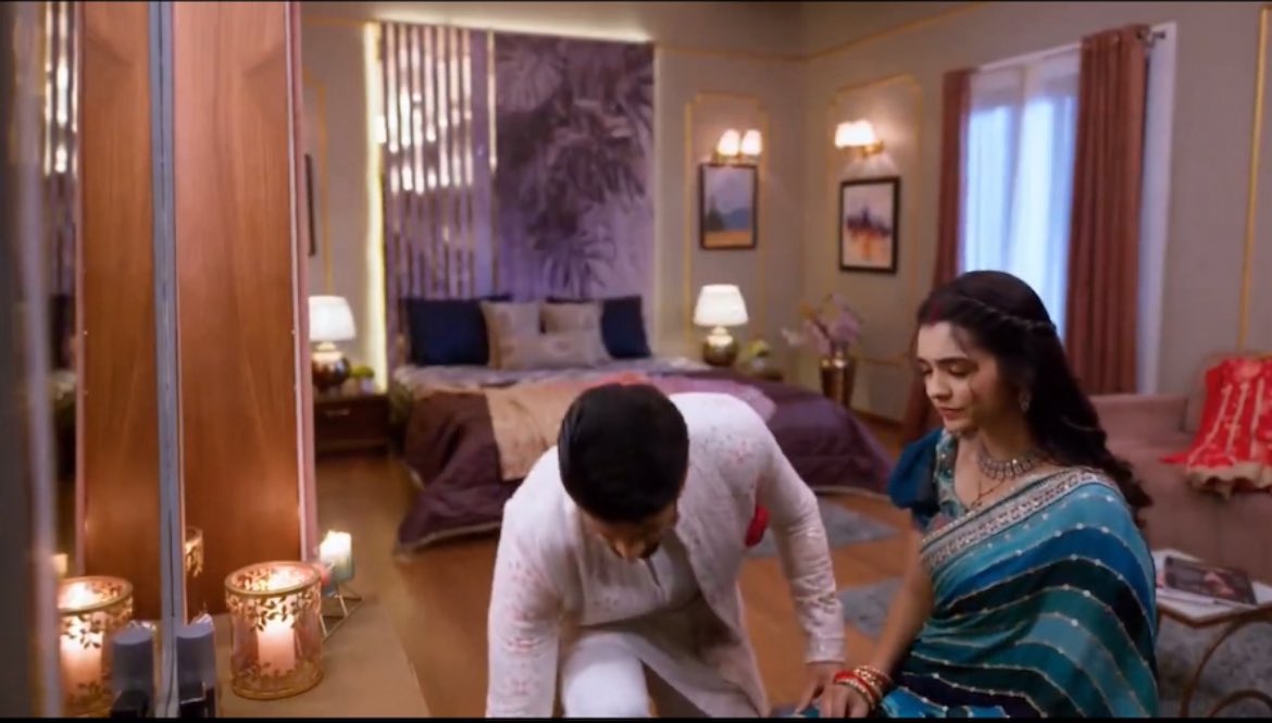 Pikaa7771's tweet photo. HE GOT ON HIS KNEES TO PUT THAT EARRING ON HER🙇‍♀️😭💗

#PraShiv #KumKumBhagya #NamikPaul #PranaliRathod https://t.co/LBAolIy3oG