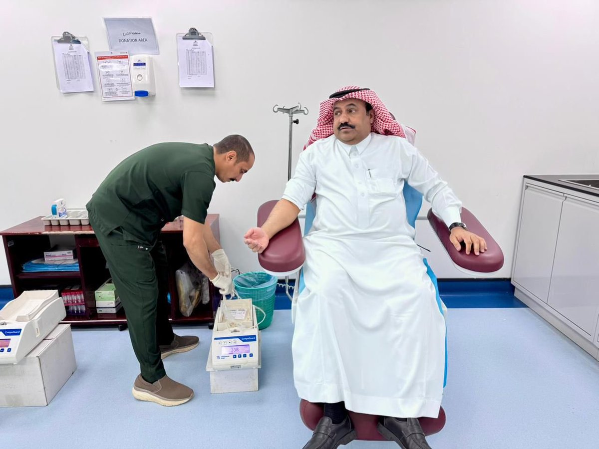 emara_alriyadh's tweet image. 📸 محافظات منطقة الرياض تشارك في حملة التبرع بالدم، استجابةً لتوجيه سمو نائب أمير
المنطقة، تجسيدًا لروح التكافل والعطاء
ودعمًا للجهود الوطنية في تحقيق الاكتفاء
الذاتي من الدم ومكوناته.

#إمارة_منطقة_الرياض