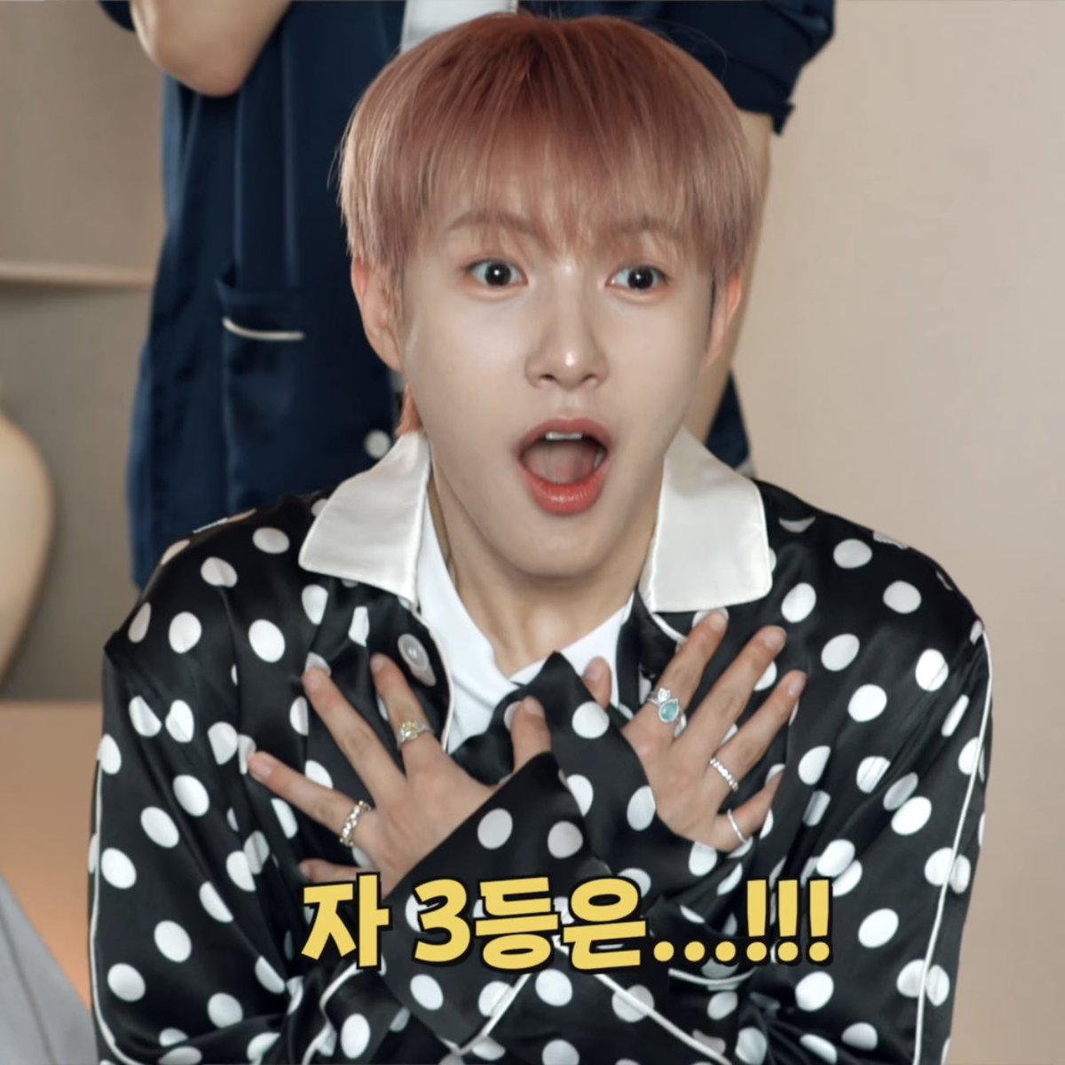 yellowmooren's tweet image. ไม่รู้ว่าระหว่างแหวนเพชรกับดอลลี่กล้าแสดงออกอันไหนกระแทกตามากกว่ากัน 555555555555555555555