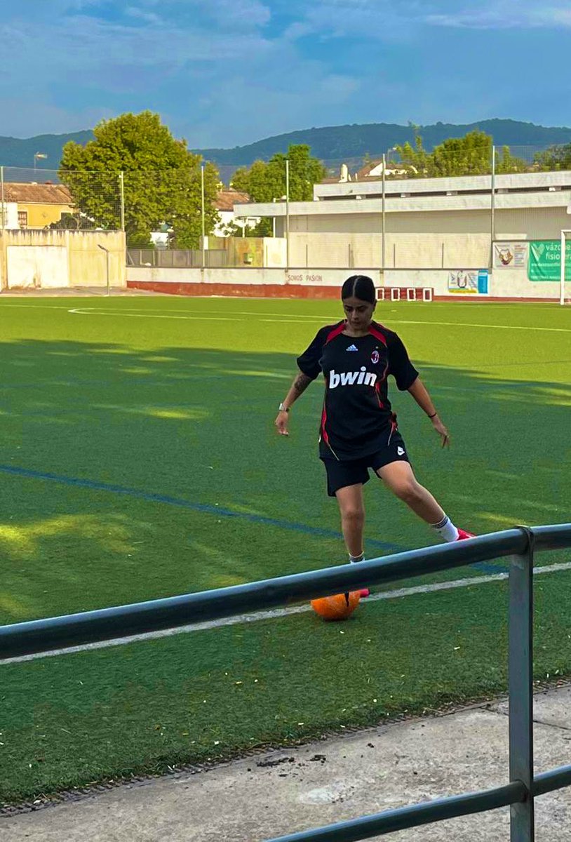 Applemixel_'s tweet image. Pues si, al final con 27 tacos estoy haciendo algo que quería hacer desde que era una enana⚽️