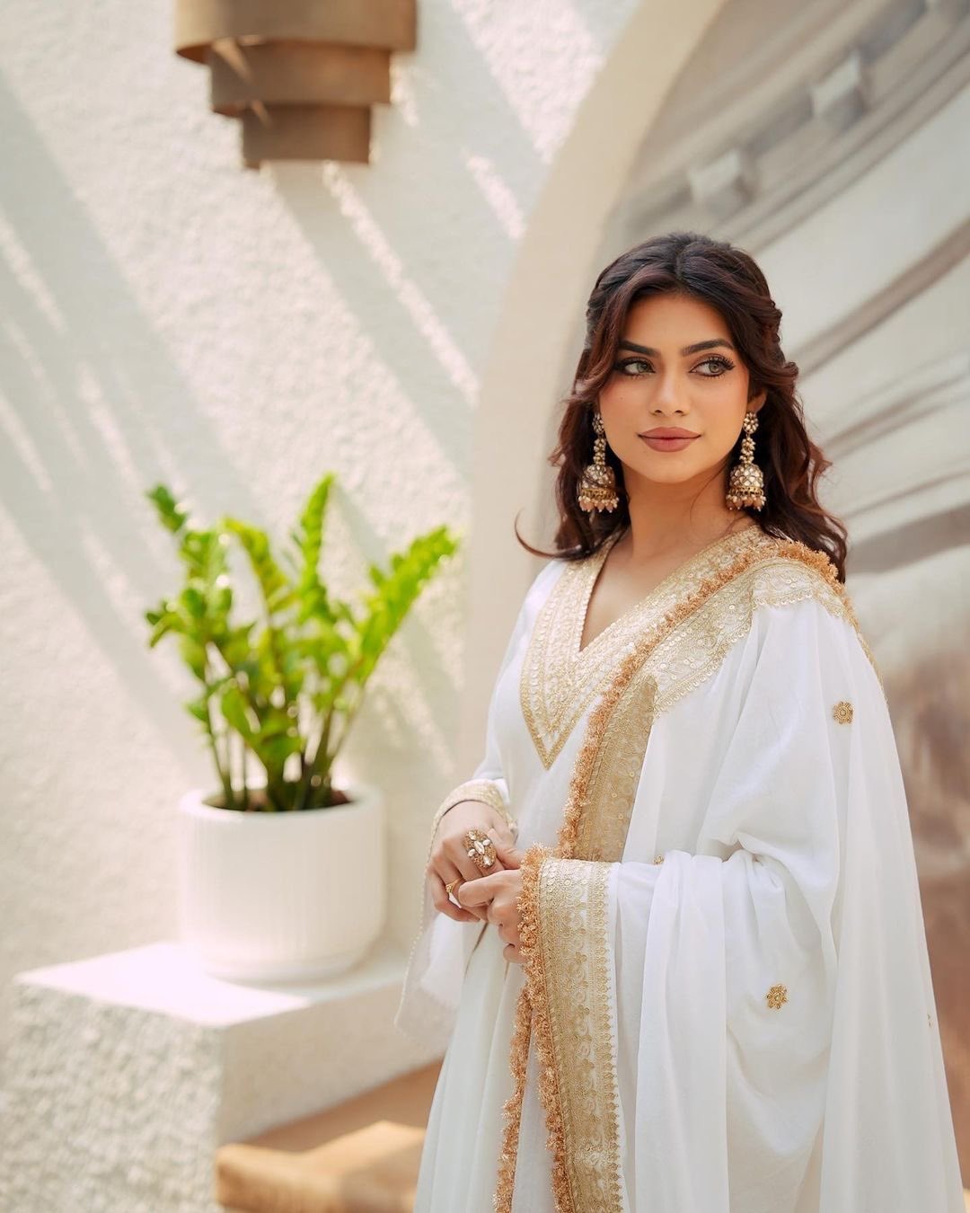 Nagma Mirajkar Bigg Boss 19 entry  Nagma Mirajkar photos Bigg Boss 19  Bigg Boss 19 contestants list 2025  Instagram reel queen Nagma  Nagma Mirajkar glamorous look  Bigg Boss 19 viral moments