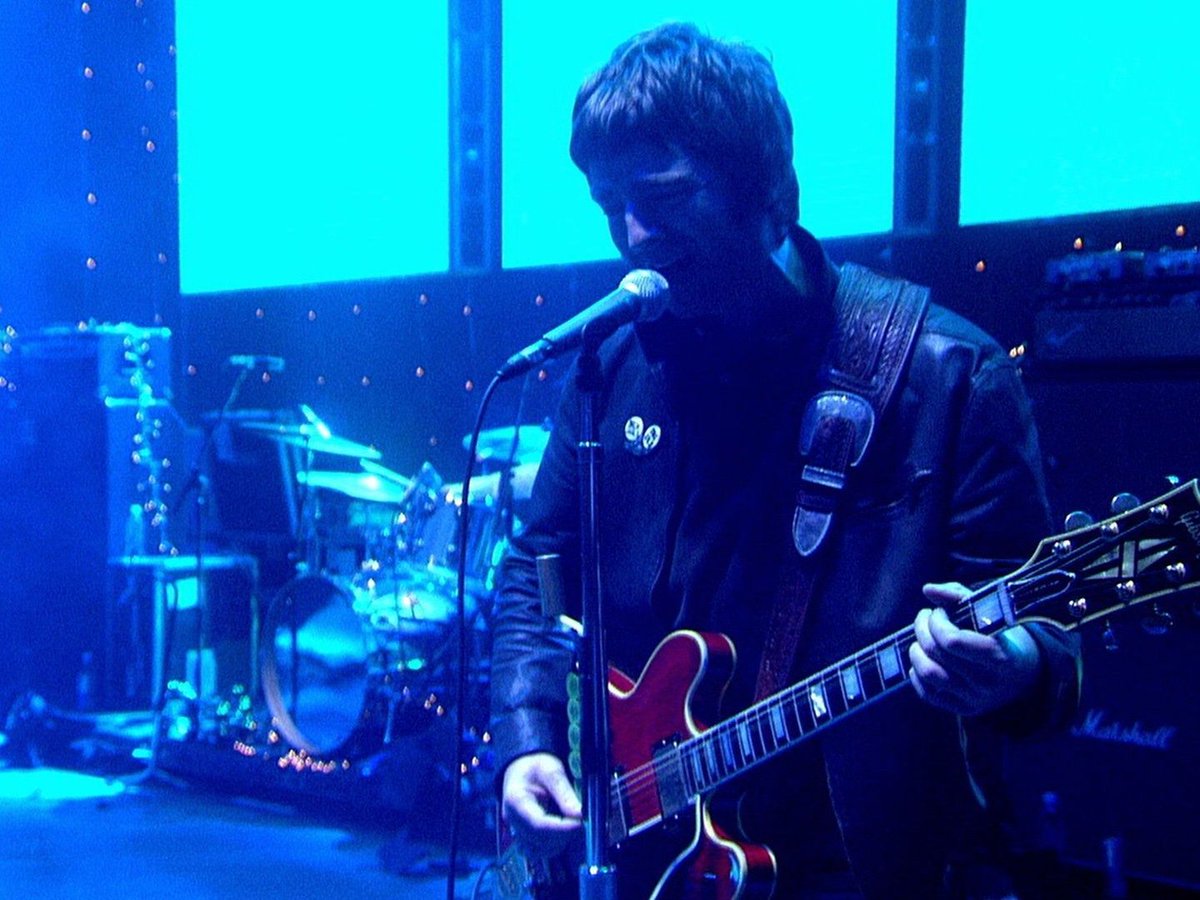 hollywoodsuite's tweet photo. Didn't get tickets to Oasis? That's okay, we've got the next best thing! 😎 🇬🇧 

The concert film Oasis: Live at the City of Manchester Stadium (2005) premieres tonight at 9pm ET. Watch now on demand. https://t.co/Rug5722TpI