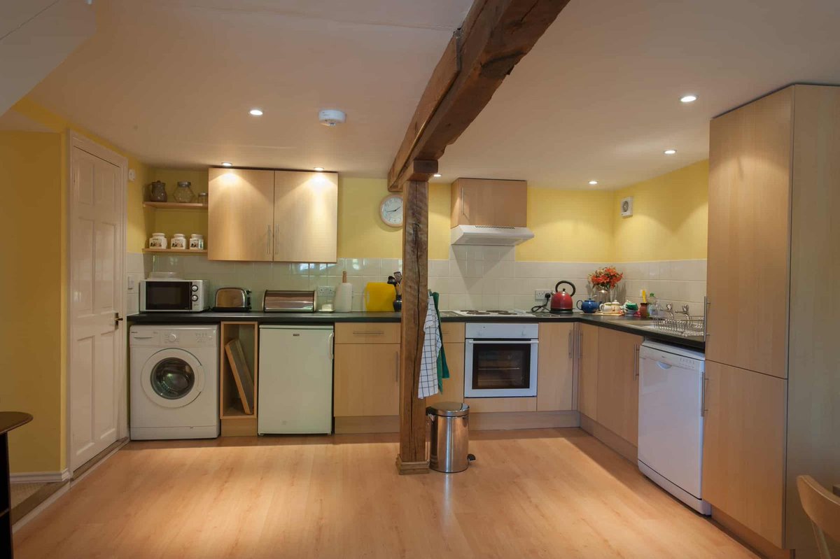 TheHolidayCots's tweet image. Granary Cottage is available for 7 nights from September 26th 2025, now just £490.

Don't miss out, book now before this availability for a holiday in the stunning Welsh countryside is snapped up! 🌳 

🛏️ Sleeps 7
theholidaycottages.co.uk/powys/17202 

#Availability #Cottage #SelfCatering