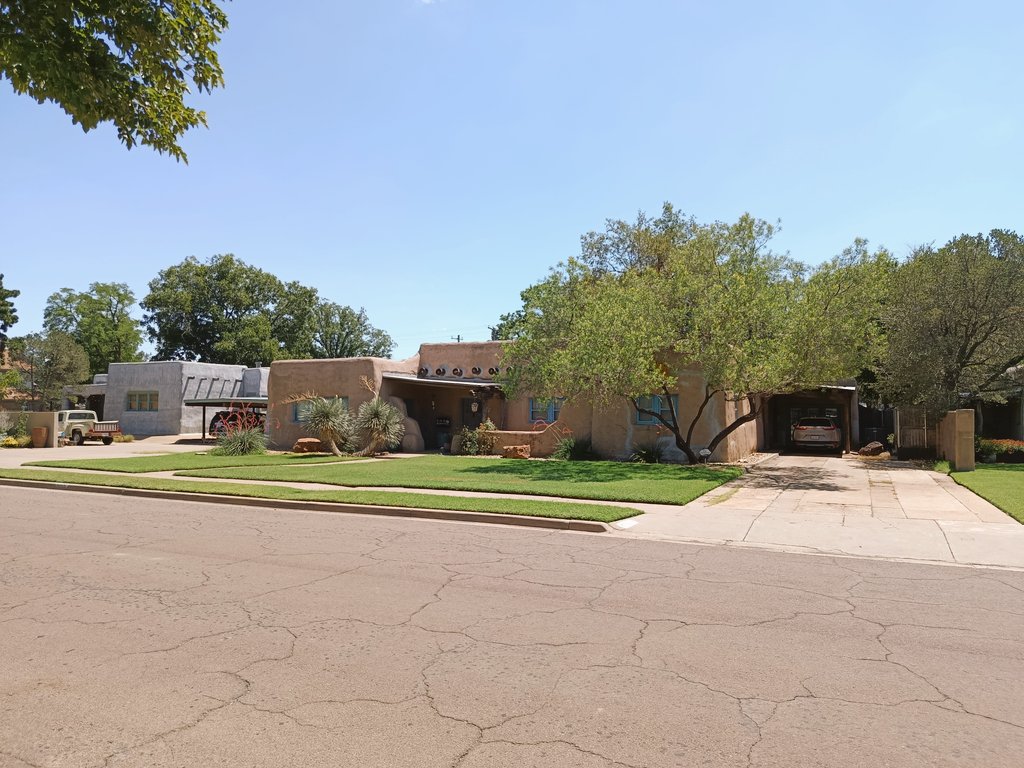 He salido a hacer un mandao.
A Texas, concretamente.
Estaré dando clases aquí todo el año, pero tengo siempre un ojo puesto en Sevilla, así que portaos bien 😁