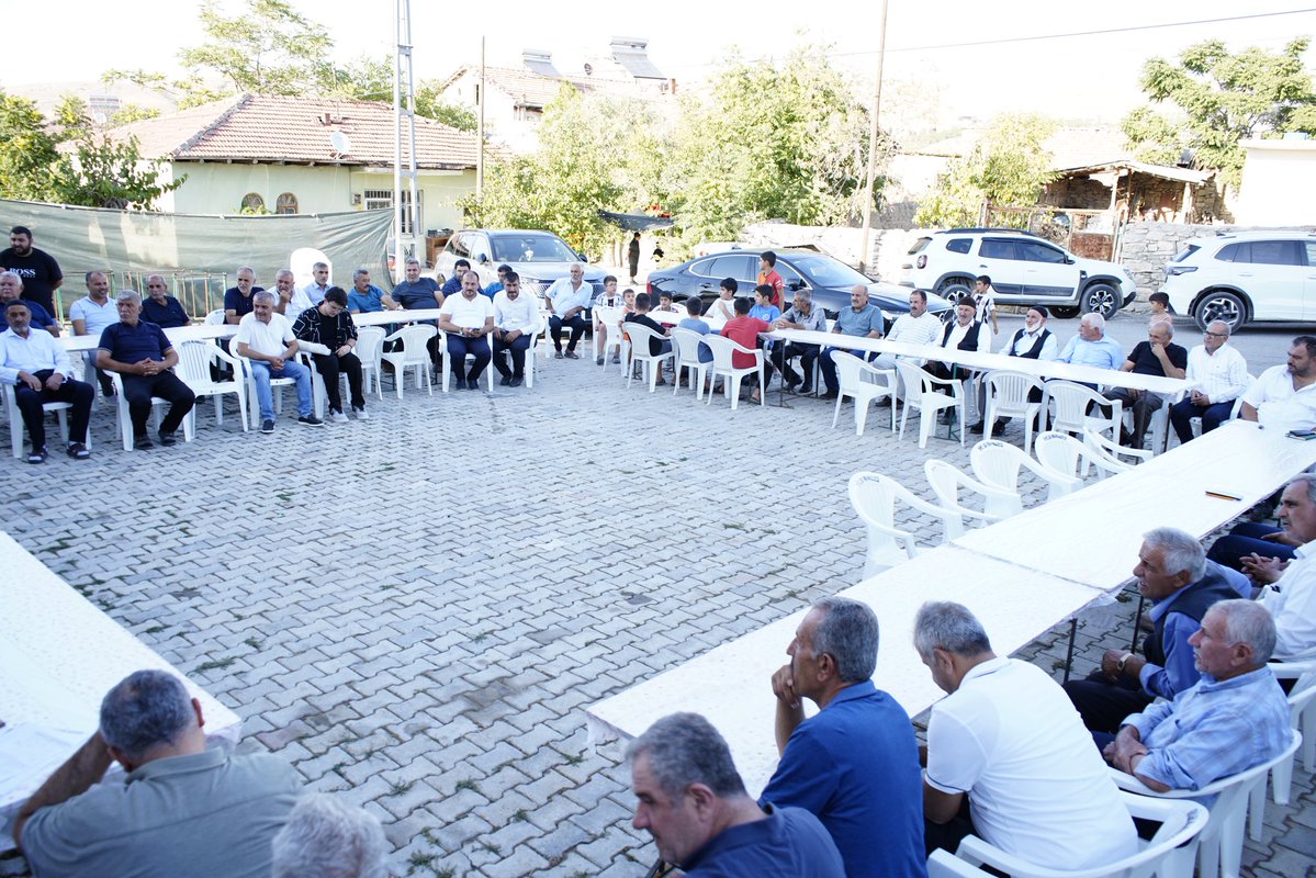 Basri Kahveci (@basrikahveci) on Twitter photo 📍Göller Mahallesi
Malatya Milletvekilimiz <a href="/bulenttufenkci/">Bülent Tüfenkci</a> ve teşkilat mensuplarımızın katılımlarıyla Göller Mahallemizde muhtarlarımız ve vatandaşlarımızla bir araya geldik.
Mahalle sakinlerimizin talep ve sorunlarını yerinde dinleyerek, çözüm odaklı değerlendirmelerde 📍Göller Mahallesi
Malatya Milletvekilimiz <a href="/bulenttufenkci/">Bülent Tüfenkci</a> ve teşkilat mensuplarımızın katılımlarıyla Göller Mahallemizde muhtarlarımız ve vatandaşlarımızla bir araya geldik.
Mahalle sakinlerimizin talep ve sorunlarını yerinde dinleyerek, çözüm odaklı değerlendirmelerde