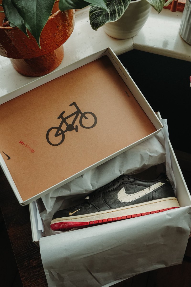 razanjoshi's tweet photo. “Better with time” Nigel Sylvester’s Jordan 1  Low. #nigelsylvester #jordan1 #bike #nike #sneakers https://t.co/RUgxJXgFuR