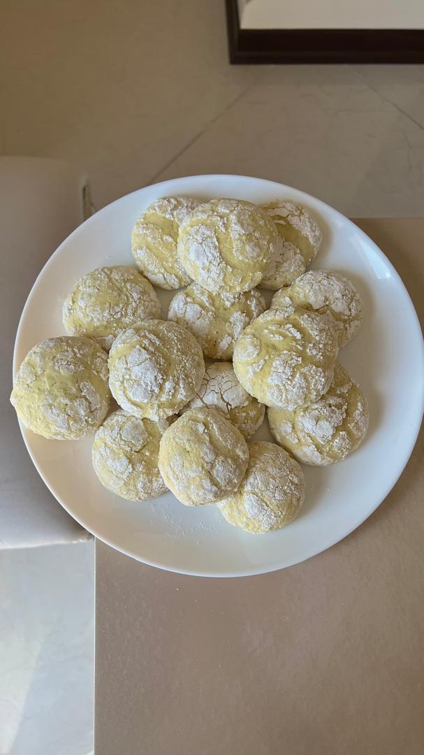 RRRReeeezzzaaa's tweet photo. کوکی لیمو🍋🤍⭐️
امروز دوباره خواهرم با دوستاش میخواست بره بیرون امروز میخواستن لباس زرد کره ای بپوشن منم واسشون کوکی لیمویی درست کردم زرد کره ای با لباسشون ست شه🍋🤍⭐️ https://t.co/i4anRzXwjx