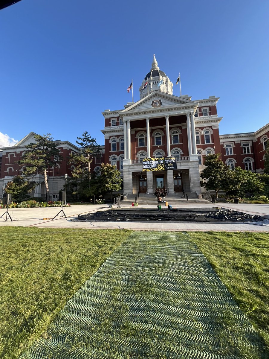 lily_pullen2027's tweet image. Thank you @MizzouSoftball for hosting a great camp yesterday! I got a lot of great feedback. Thank you @CoachJayGwyn and @ConnorMammola for the invite! I loved the golf cart rides around campus! Hope to be back soon! 💛🖤 #OwnIt #MIZ
@CoachLarissaA @epsteinhitting