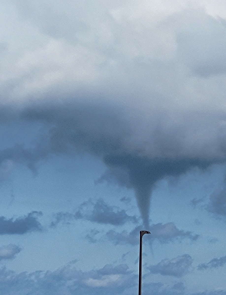 Viewer submitted pictures of the waterspouts over Lake Erie this morning #nywx <a href="/news4buffalo/">News 4 Buffalo</a> 

📸:Terri Gilbert, Lori Davis, &amp; Mary D
