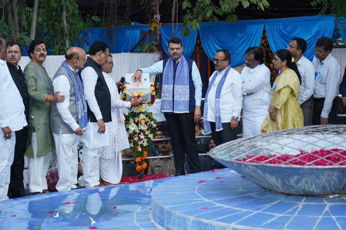 Chhatrapati Sambhajinagar Smart City (@cssmartcity) on Twitter photo *छत्रपती संभाजीनगरच्या जलसंपन्न भविष्याकडे मोठे पाऊल!*
मा. मुख्यमंत्री श्री. देवेंद्र फडणवीस यांच्या हस्ते फरोळा येथील 26 एम.एल.डी क्षमतेच्या जलशुद्धीकरण केंद्राचे जलपूजन संपन्न झाले.
"शहराचा शाश्वत विकास हा स्वच्छ व पुरेसा पाणीपुरवठ्यावर अवलंबून आहे." <a href="/CMOMaharashtra/">CMO Maharashtra</a> <a href="/commr_csmc/">Municipal Commissioner Chhatrapati Sambhajinagar</a> *छत्रपती संभाजीनगरच्या जलसंपन्न भविष्याकडे मोठे पाऊल!*
मा. मुख्यमंत्री श्री. देवेंद्र फडणवीस यांच्या हस्ते फरोळा येथील 26 एम.एल.डी क्षमतेच्या जलशुद्धीकरण केंद्राचे जलपूजन संपन्न झाले.
"शहराचा शाश्वत विकास हा स्वच्छ व पुरेसा पाणीपुरवठ्यावर अवलंबून आहे." <a href="/CMOMaharashtra/">CMO Maharashtra</a> <a href="/commr_csmc/">Municipal Commissioner Chhatrapati Sambhajinagar</a>