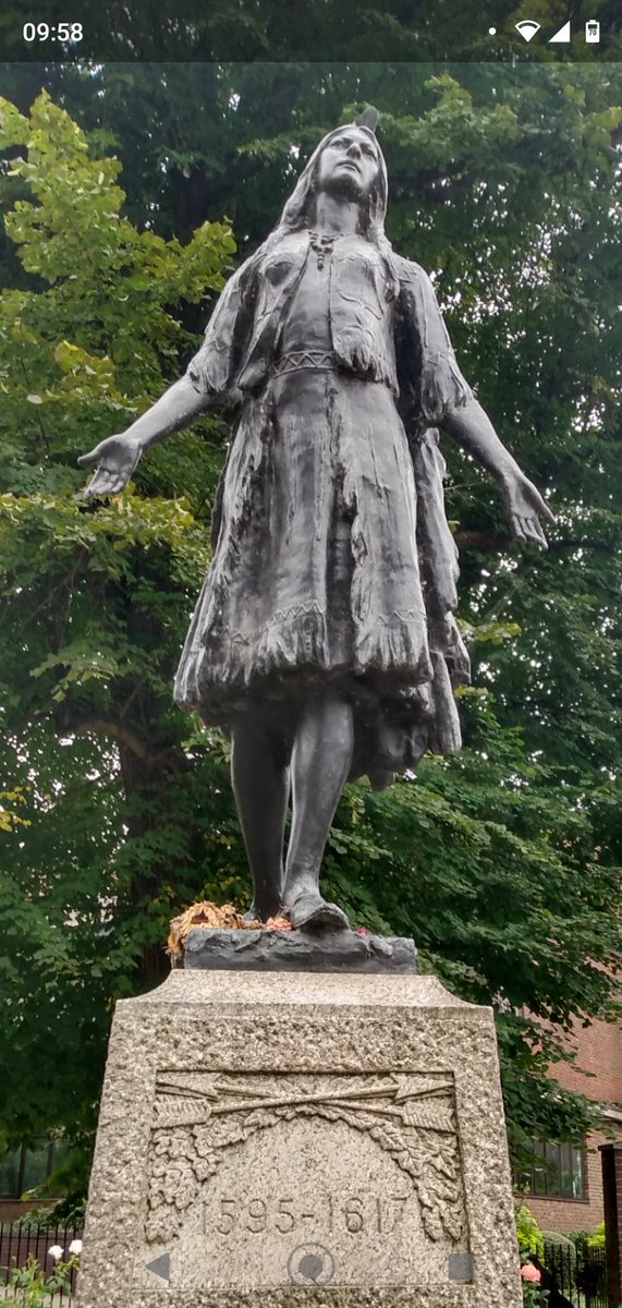 writingsuzanne's tweet photo. Pocahontas (1595-1617) 🌻
Buried at St George's Church Gravesend.
Statue unveiled in 1958.
Photos taken in August 2025.
#Pocahontas #Statue #USA #America #Virginia #Jamestown #Gravesend #Kent #History  #HistoricalFigure #Disney #Thames #ColoursOfTheWind #JustAroundTheRiverbend 🛶 https://t.co/zuyZTnPMfF