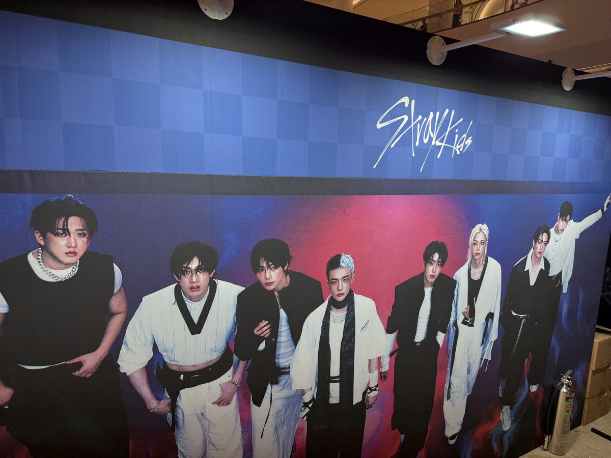 우와~ 스키즈 Karma 팝업스토어 다녀왔어~~~ 생각보다 재밌네 ㅋㅋㅋ 컴뱍 화이팅!!!

#StrayKids #스트레이키즈
#KARMA #CEREMONY
#StrayKidsComeback
#SKZ_KARMA_POPUP
#사운드웨이브 #SOUNDWAVE