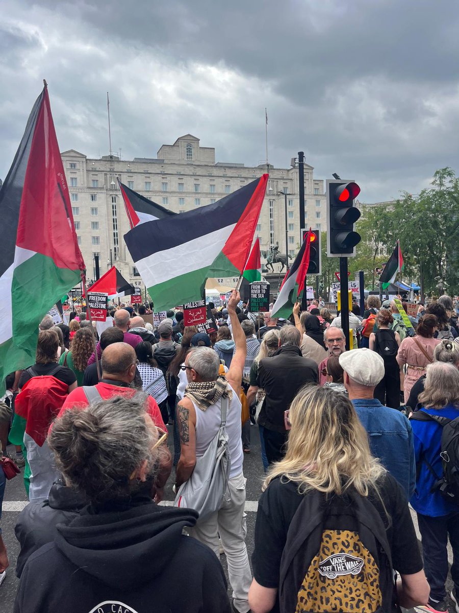 unitecomleeds's tweet photo. Yesterday, the Saturday #Palestine march in #Leeds City-Centre stopped to pay respects at the Memorial for the Children of Gaza taking place on Briggate, one of a number held across Yorkshire (including Bradford and Huddersfield)
#ChildrenNotATarget #StopTheGenocide #EndTheSiege https://t.co/hZ2jd8biYu