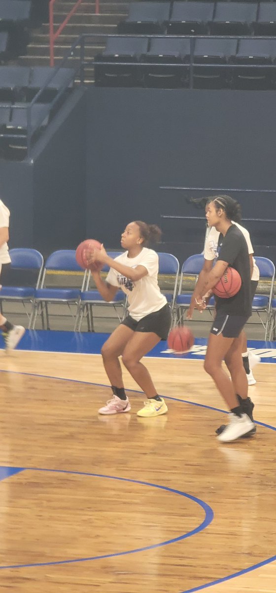 Had an amazing time at The University of New Orleans Elite Camp! A huge Thank You to all of the amazing Coaches! #NolasWbbKrewe #hardwork <a href="/PrivateersWBB/">New Orleans Women's Basketball</a>  <a href="/CoachB_White/">Coach White</a> <a href="/TrelanneM/">Trelanne M. Powell</a>