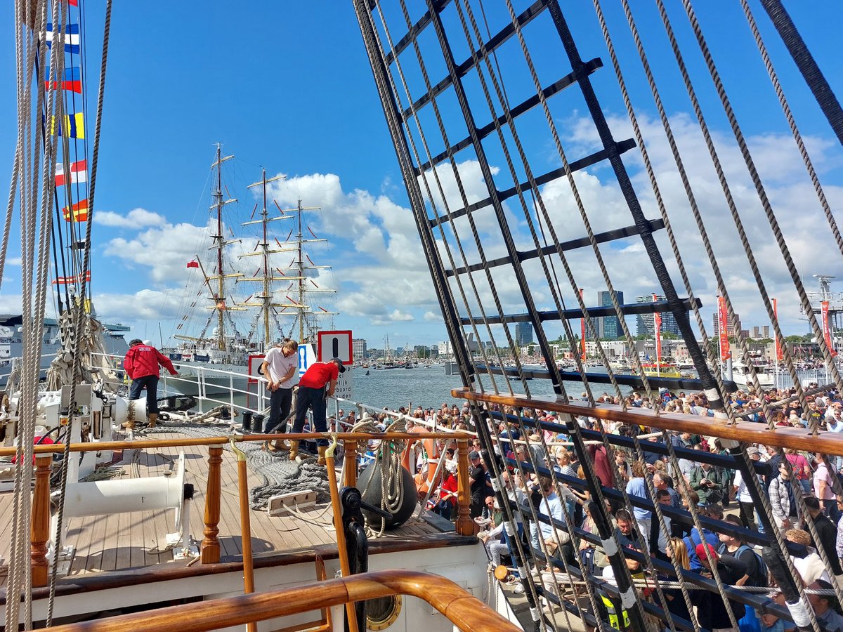 A bord du Bélem pour le départ du port d'Amsterdam, à l'issue de SAIL 2025: merci au Commandant, à l'équipage et à la Fondation Belem pour leur accueil et pour avoir fait rayonner la France dans cet événement naval exceptionnel!
<a href="/troismats_Belem/">Trois-mâts Belem</a>
<a href="/Caisse_Epargne/">Caisse d'Epargne</a>
<a href="/sail_ams/">SAIL Amsterdam 2025</a>