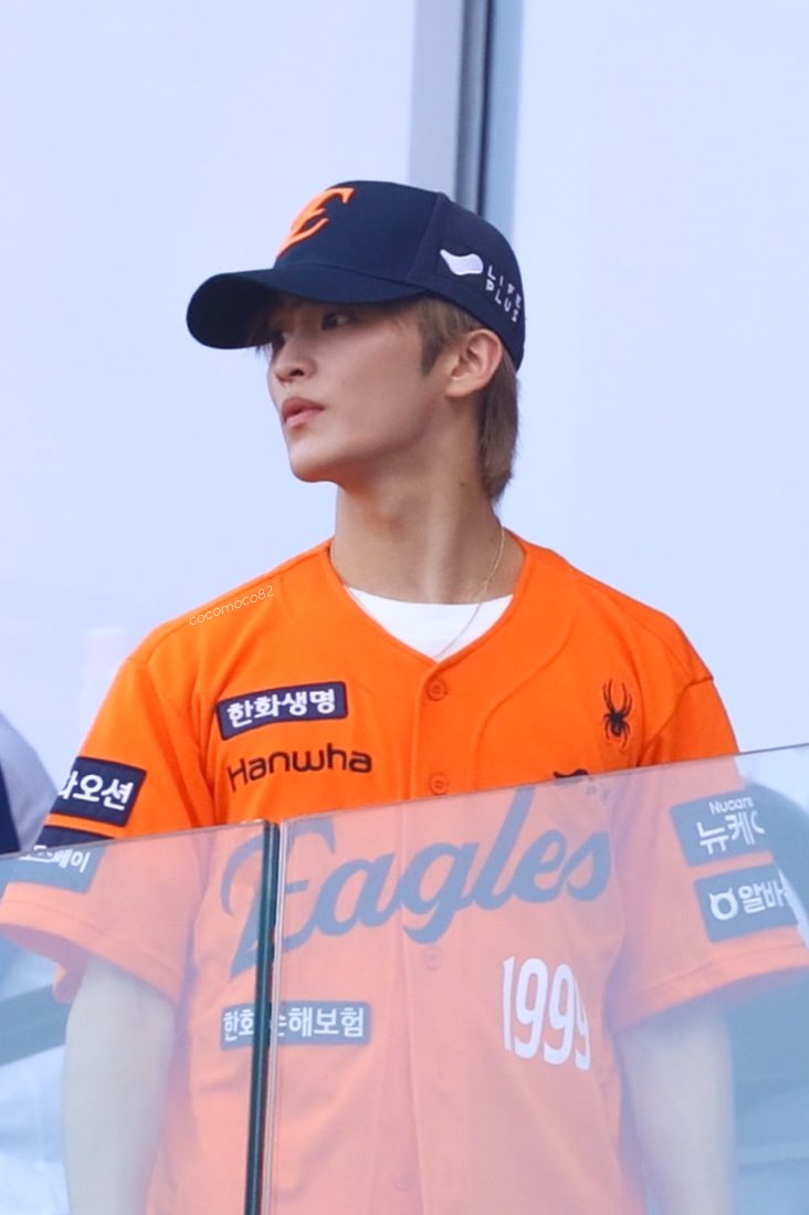 Cocomoco82's tweet image. 250823 MARK 
⚾️🐈

#MARK #마크 #NCT #NCT127 #NCTDREAM
