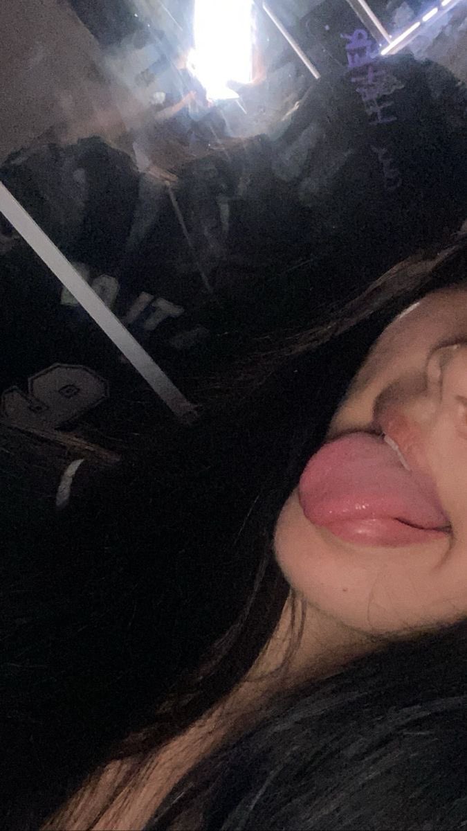 Acıktım doyurmak isteyen🫦👅