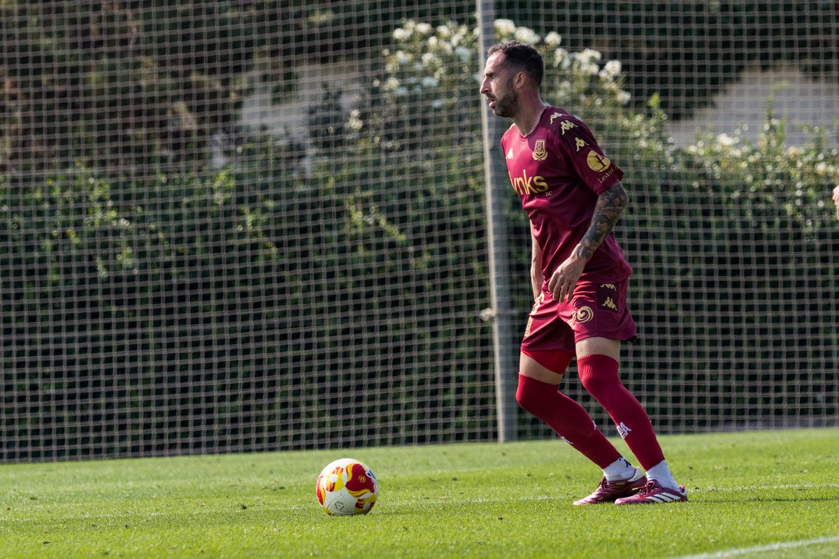 Ivanpereez2's tweet photo. Fin a una pretemporada dura y muy exigente!! Comienza ya la liga y este equipo está listo, preparado y con muchas ganas e ilusión de competir y pelear por cosas bonitas este año. Todos juntos lo conseguiremos @AD_Alcorcon 💪🏻⚔️

#vamosalcor 💛💙 #todosjuntos 🍍 https://t.co/0nSgL92tuH