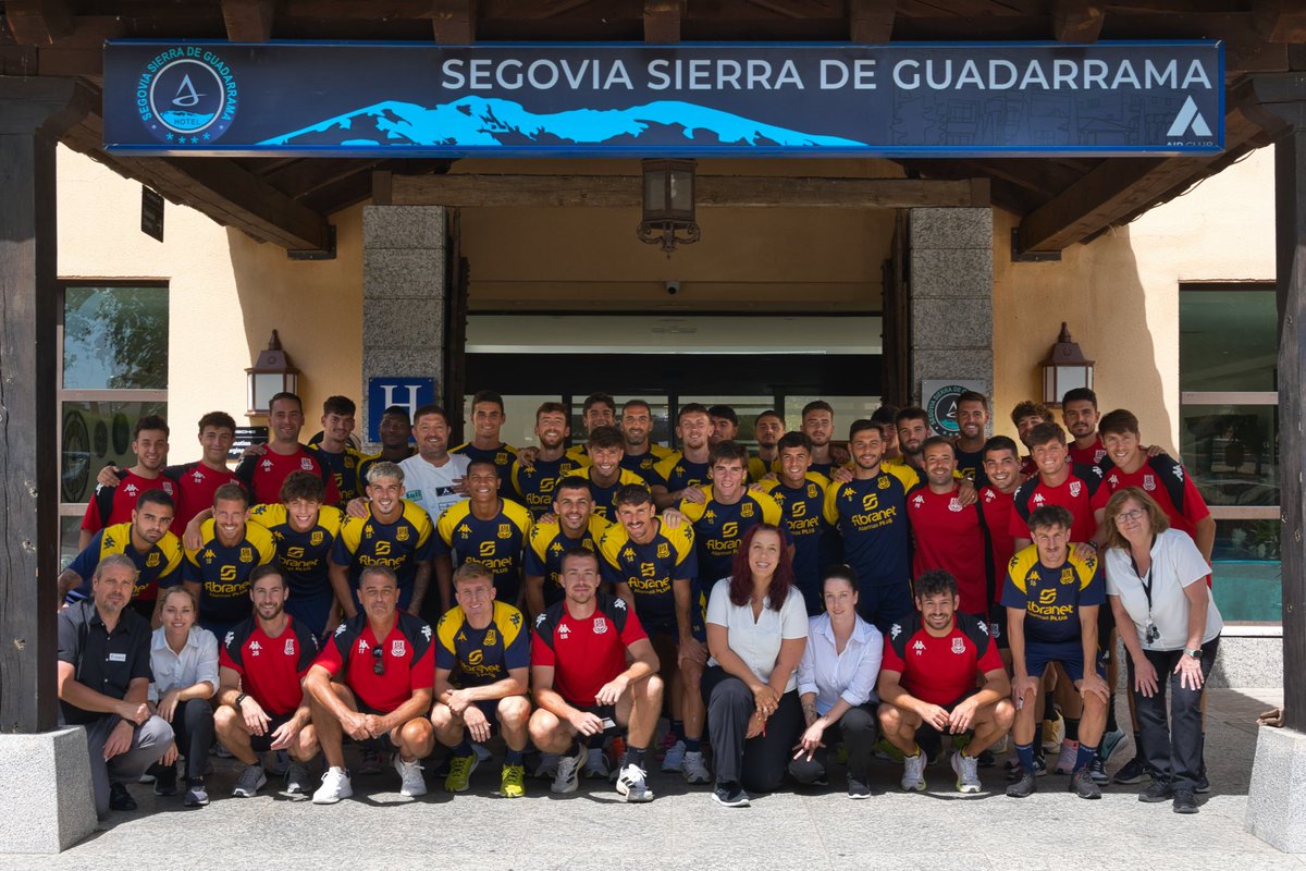 Fin a una pretemporada dura y muy exigente!! Comienza ya la liga y este equipo está listo, preparado y con muchas ganas e ilusión de competir y pelear por cosas bonitas este año. Todos juntos lo conseguiremos <a href="/AD_Alcorcon/">A.D. Alcorcón</a> 💪🏻⚔️

#vamosalcor 💛💙 #todosjuntos 🍍