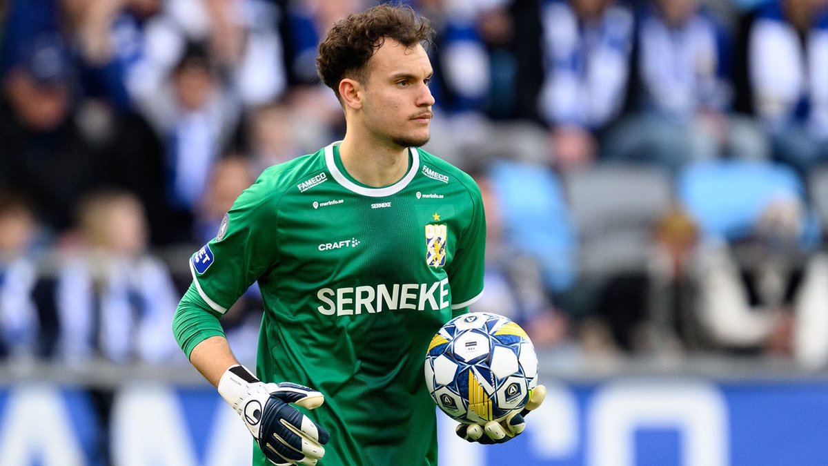 Talangkollen (@talangkollen) on Twitter photo Elis Bishesari vs Malmö FF:
- 90 min.
- 6 räddningar (varav 5 innanför målområdet)
- 1 straffräddning.
- 1/1 lyckade utrustningar.
- 22/28 (79%) lyckade passningar
- 9/15 lyckade långbollar.
Dessutom hade Elis bäst betyg på plan (8.7), enligt <a href="/SofascoreINT/">Sofascore Football</a> betygsmodell. Elis Bishesari vs Malmö FF:
- 90 min.
- 6 räddningar (varav 5 innanför målområdet)
- 1 straffräddning.
- 1/1 lyckade utrustningar.
- 22/28 (79%) lyckade passningar
- 9/15 lyckade långbollar.
Dessutom hade Elis bäst betyg på plan (8.7), enligt <a href="/SofascoreINT/">Sofascore Football</a> betygsmodell.