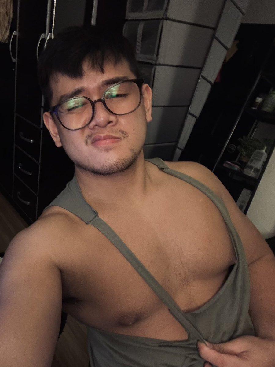 yeutcute's tweet photo. chest-ing https://t.co/lQZ43v2ksj