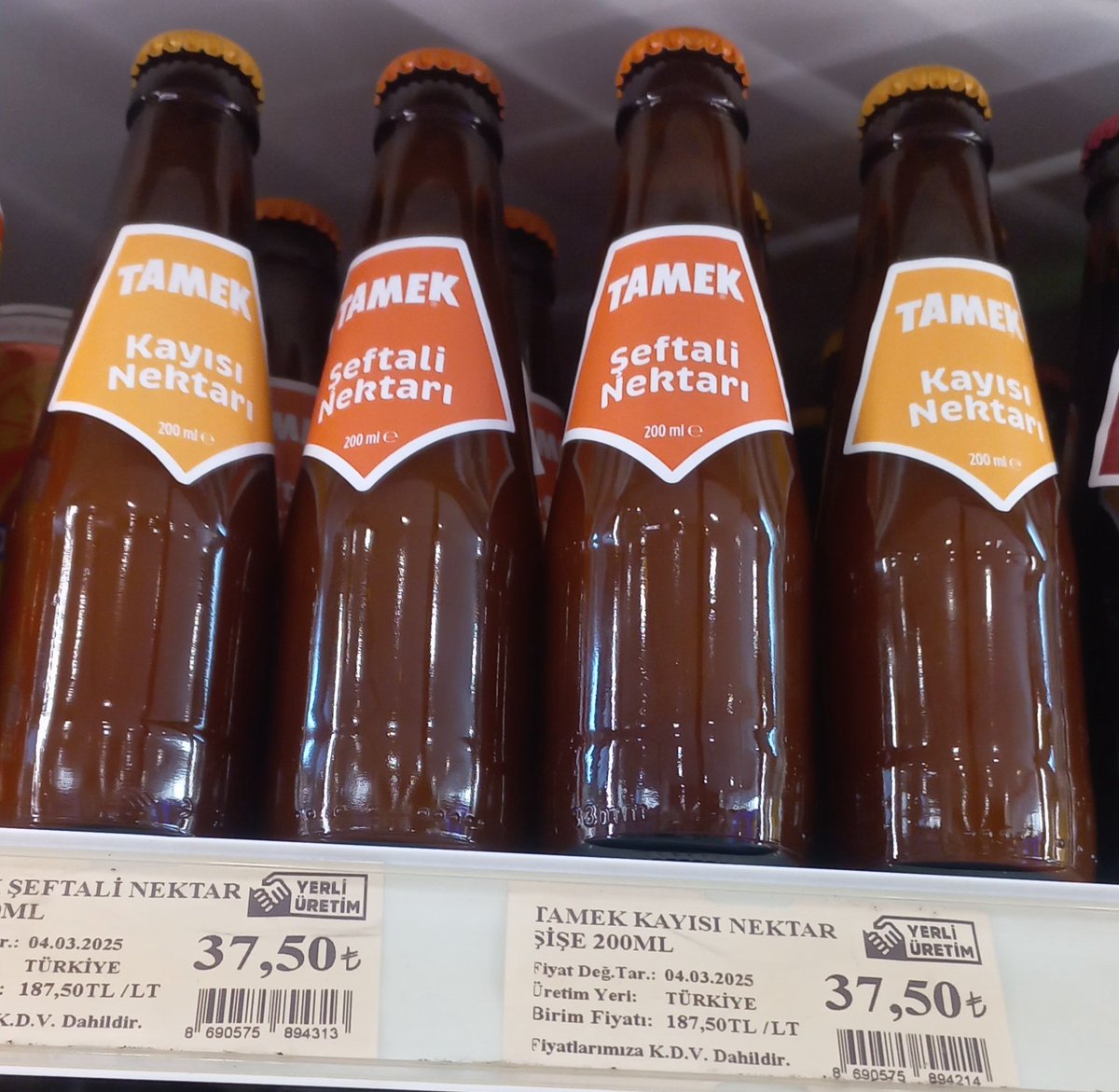 Ne çok severdim çocukken. Genelde parka gidince içerdik.Ama her zaman değil. Pahalıydı çünkü. Belki çocuk olduğumuz için belki de zor ulaştığımız için mutluluk verirdi bana. Eski tadı vermedi bugün.Büyümek güzel bir şey değil.