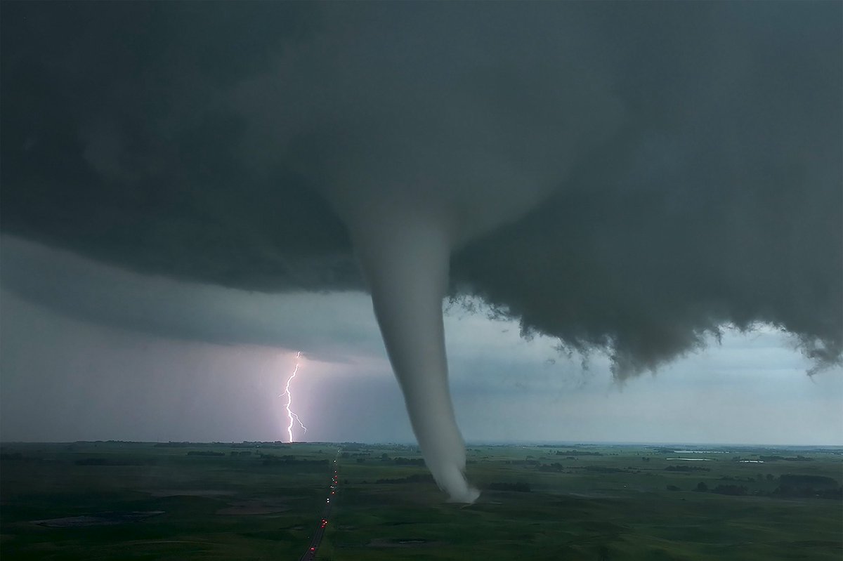 Tornado/Lightning Combos 

Recent research suggests that a maximum rate of lightning strikes occurs at least 15 to 20 minutes prior to tornado formation within a supercell storm. These maxima are associated with strengthening updrafts as they appear in radar measurements. An